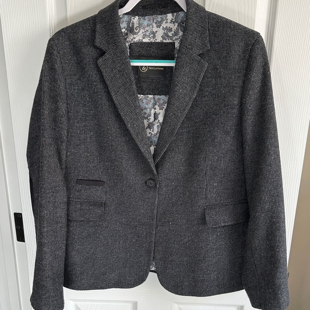 Elegant Women's Charcoal Blazer by Max Studio